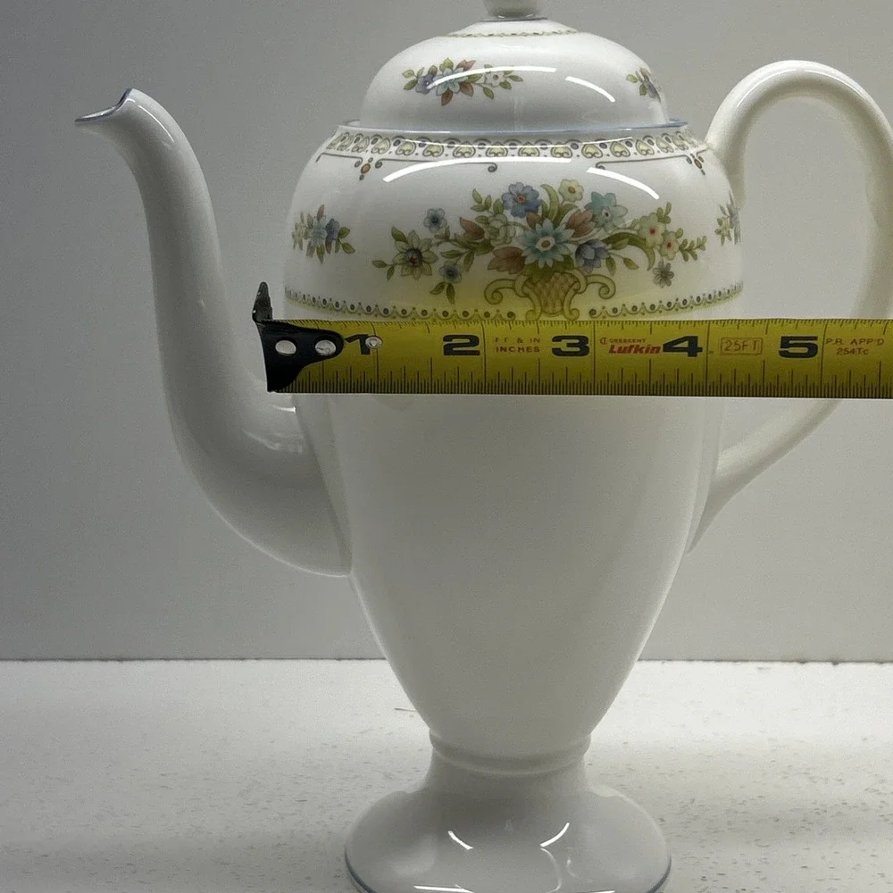 Wedgwood Petersham Fine Bone China Coffee Pot England Floral Tea Pot EUC